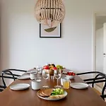 Stylish 3br W Two Balconies