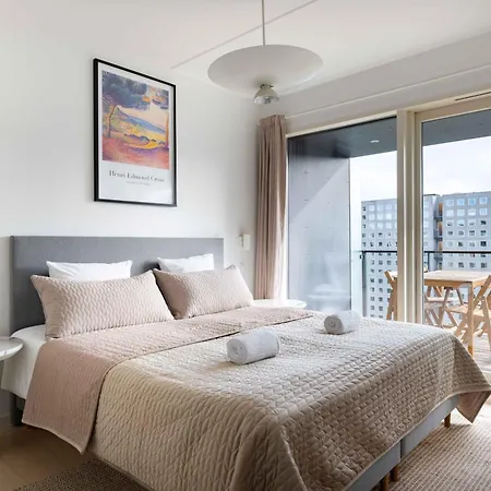 Apartment Stylish 3br W Two Balconies