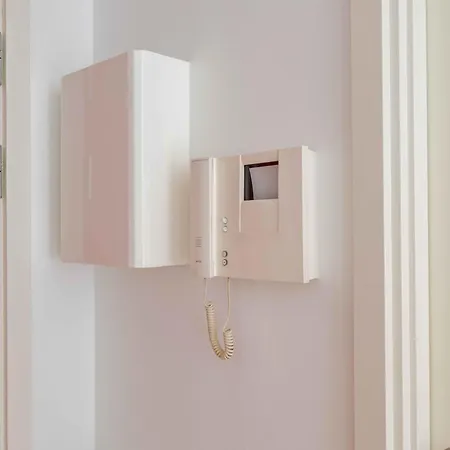 Stylish 3br W Two Balconies Appartamento *