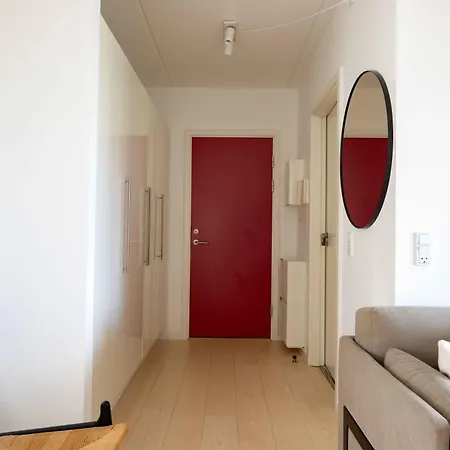 Stylish 3br W Two Balconies Apartment *