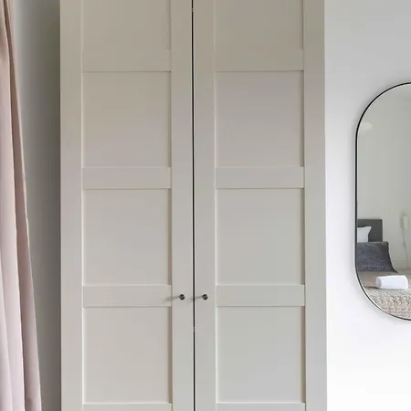 Stylish 3br W Two Balconies Apartment