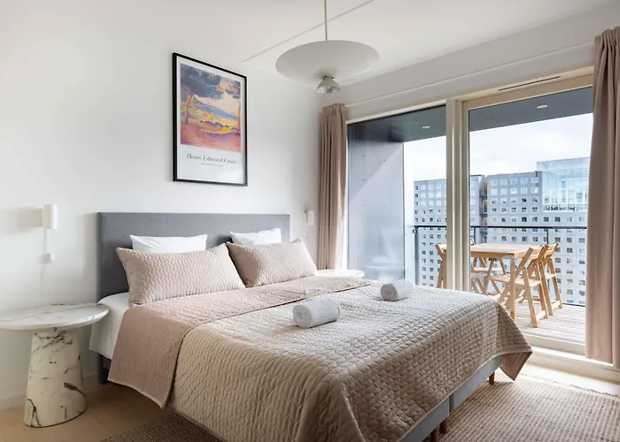 Apartment Stylish 3br W Two Balconies