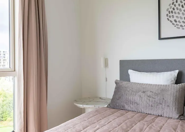 Apartment Stylish 3br W Two Balconies *