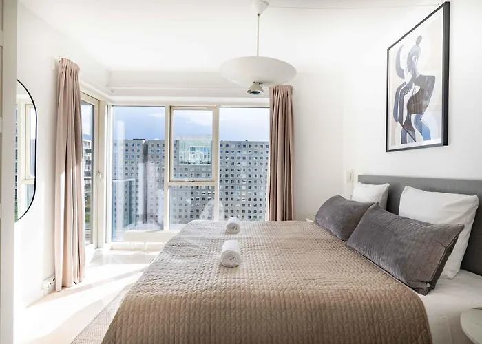 Stylish 3br W Two Balconies Διαμέρισμα