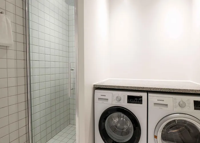 Apartment Stylish 3br W Two Balconies