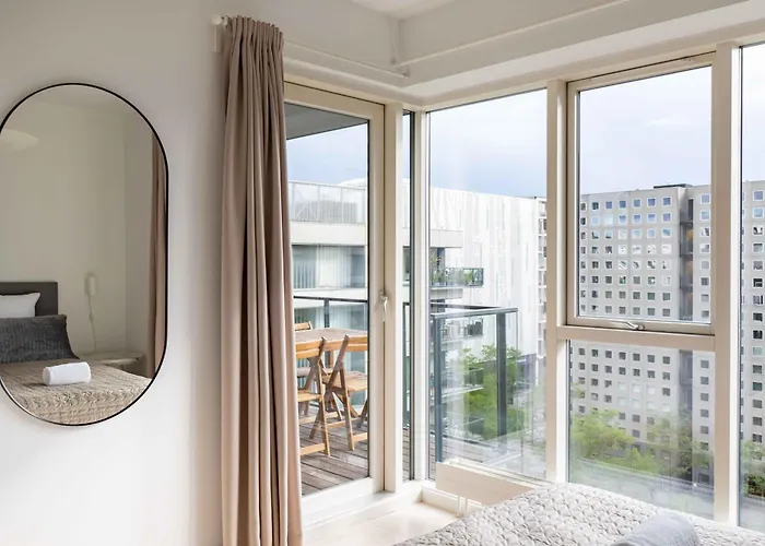 Stylish 3br W Two Balconies *