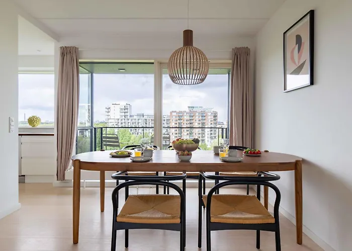 Apartment Stylish 3br W Two Balconies