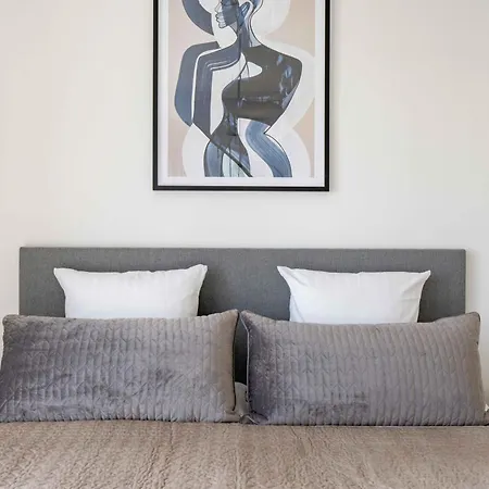 Stylish 3br W Two Balconies Apartment Copenhagen