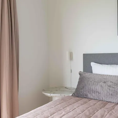 Apartment Stylish 3br W Two Balconies *