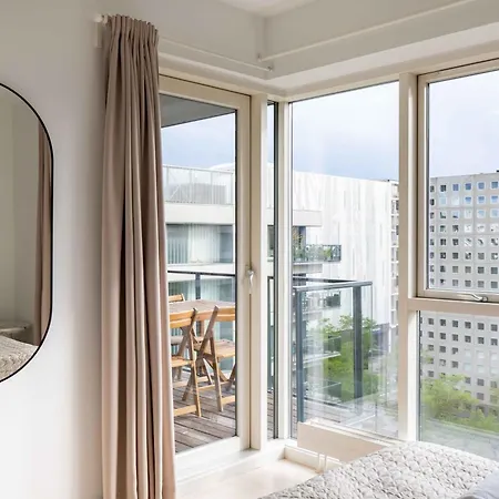 Stylish 3br W Two Balconies *