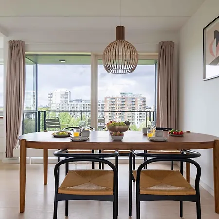 Apartment Stylish 3br W Two Balconies