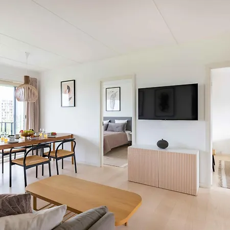 Apartment Stylish 3br W Two Balconies *